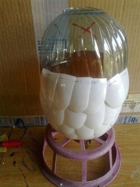 Попугай Кеша из пластиковых бутылок для сада