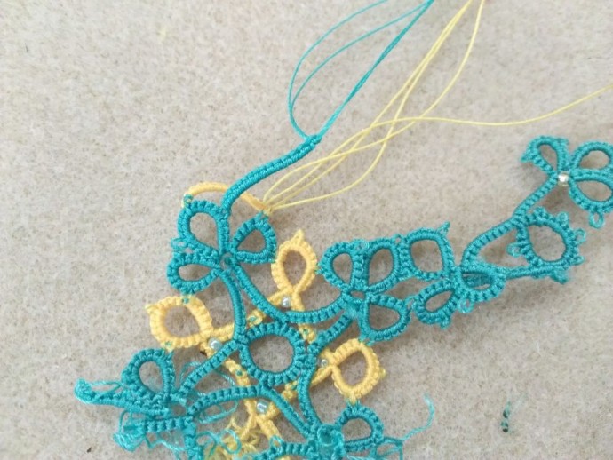 Зажим в технике фриволите