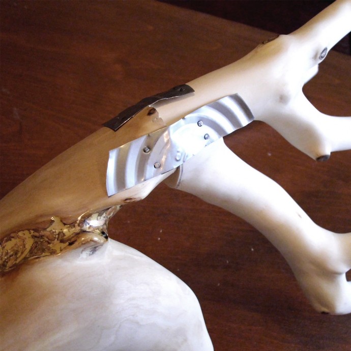 Деревянная статуэтка Деревянная статуэтка