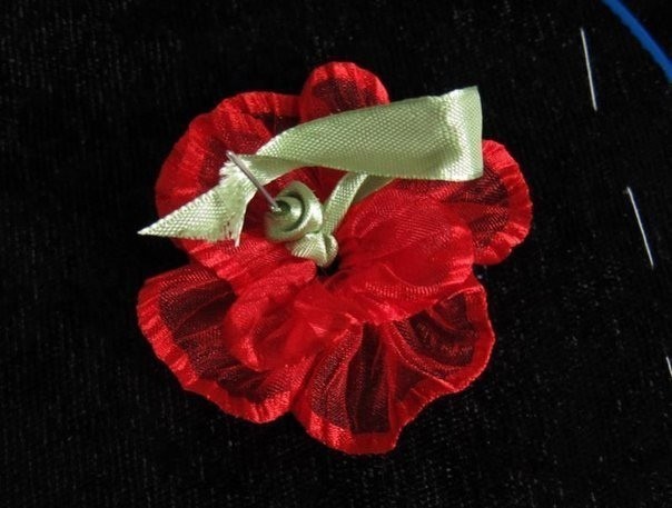 Маки из полупрозрачных лент