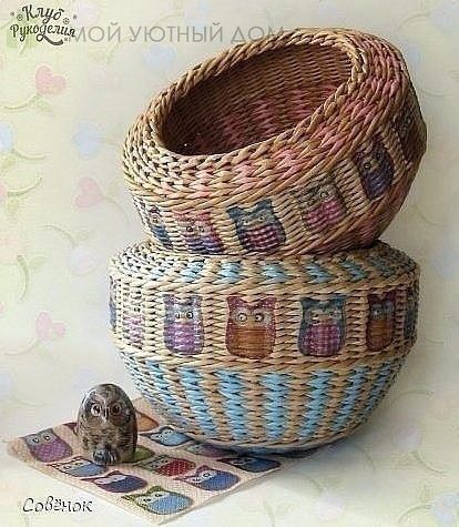​Многоцветное плетение корзины из газетных трубочек