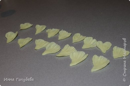 Нежный цветок из холодного фарфора