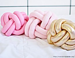 Шьём подушку-узел для удобства и красоты интерьера