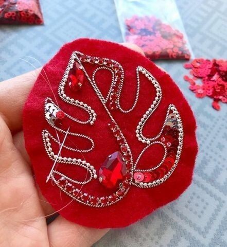 Вышиваем листик монстеры