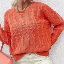 Джемпер спицами с градиентными жгутами