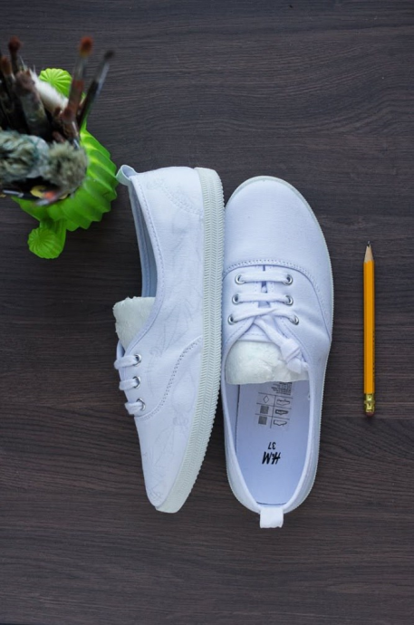 Мастер-класс по росписи кед с перьями от Даши Лапшиной Мастер-класс по росписи кед с перьями от Даши Лапшиной