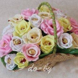 Нежный букет из конфет