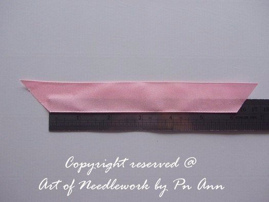 Розы из атласных лент