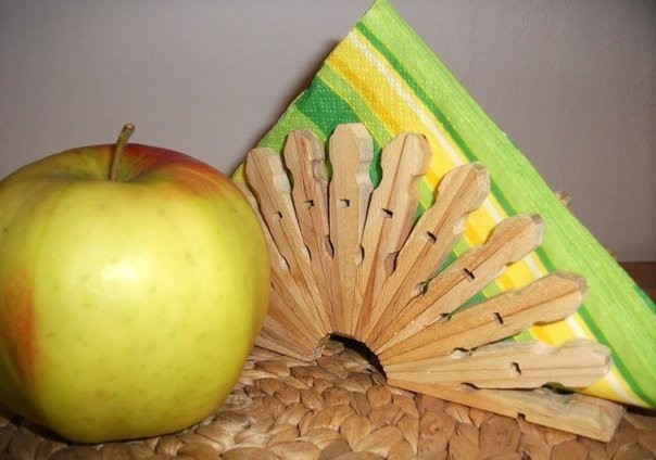 Салфетница из прищепок