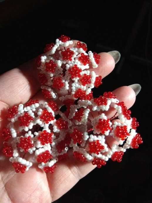 ​Вьющееся растение из бисера