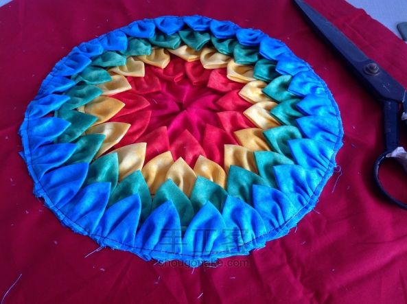 Чехол на подушку-пуфик из лоскутков