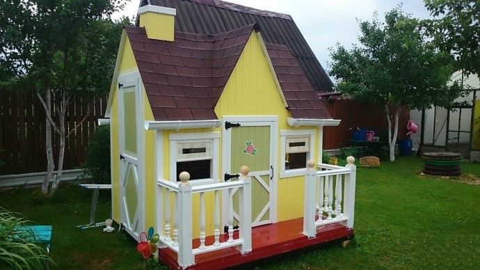 ​Деревянный домик для детских игр