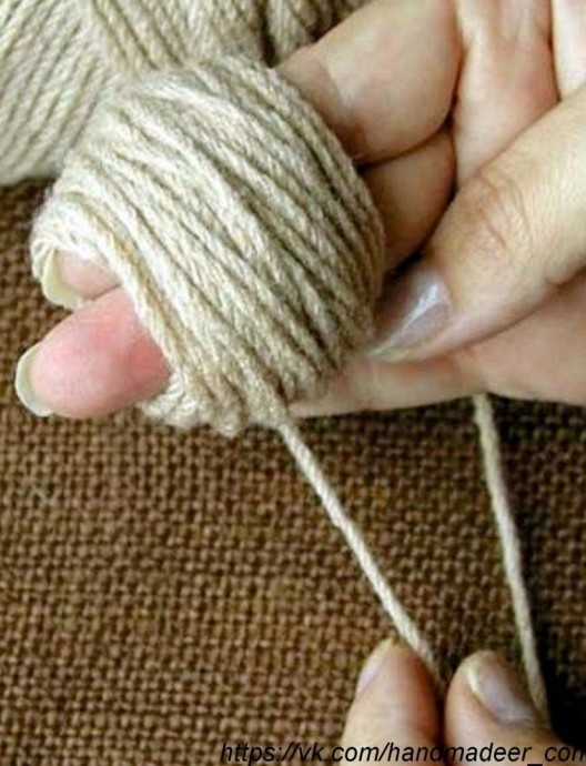 Помпоны бывают не только на шапочках Помпоны бывают не только на шапочках