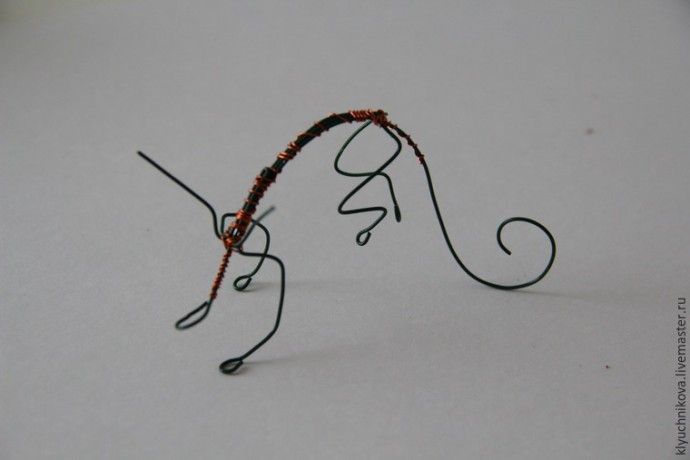 Лепим чудесного интерьерного дракончика из бархатного пластика