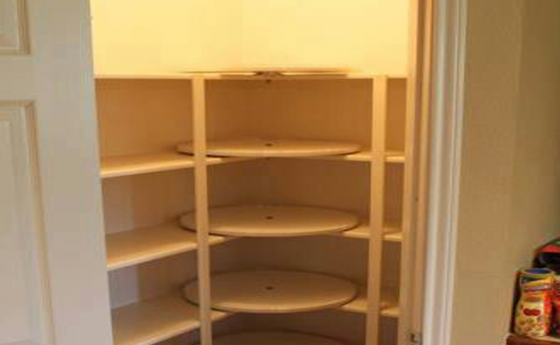 Полки в углу с вращающейся подставкой