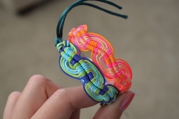 Разноцветные браслеты