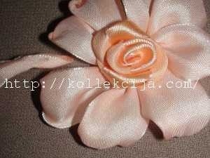 ​Вышивка лентами розы