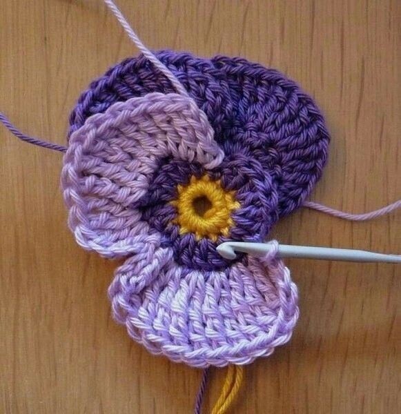 Анютины глазки крючком