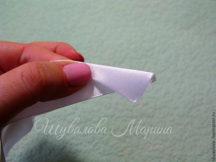 Кручёная роза из атласной ленты