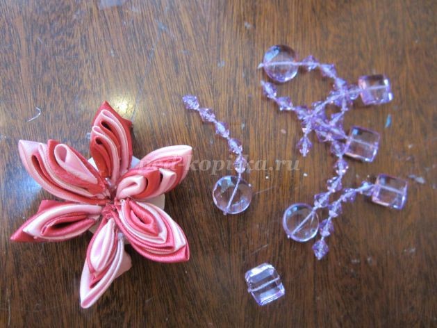 Цветок из атласных лент: мастер-класс, часть 2 Цветок из атласных лент: мастер-класс, часть 2