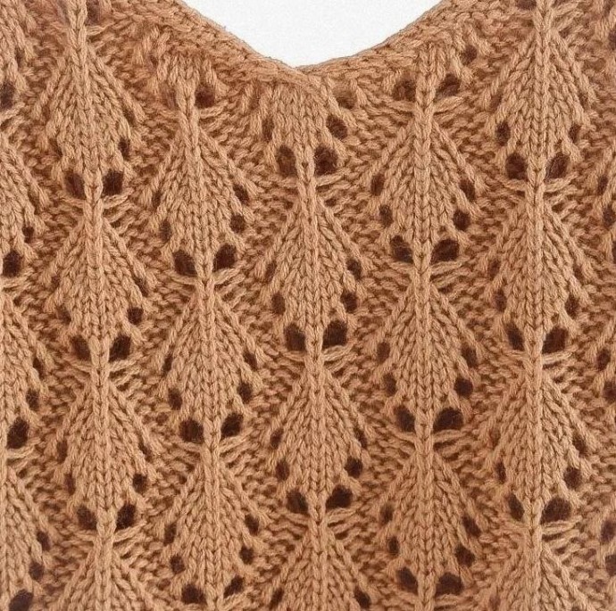 ​Вязаная маечка в бельевом стиле