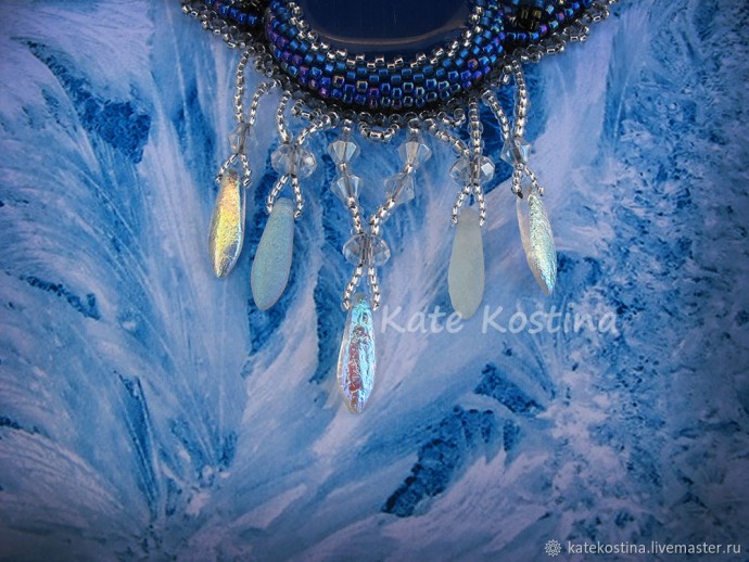 ​Кулон "Заледеневшее озеро": вышивка гладью и бисером, часть 2