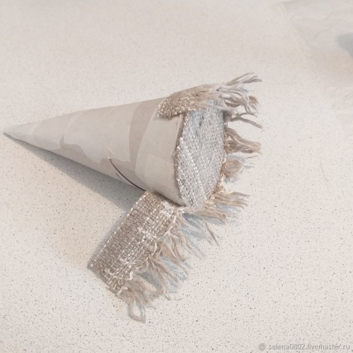 Мастерим ёлку из природных материалов: часть 2