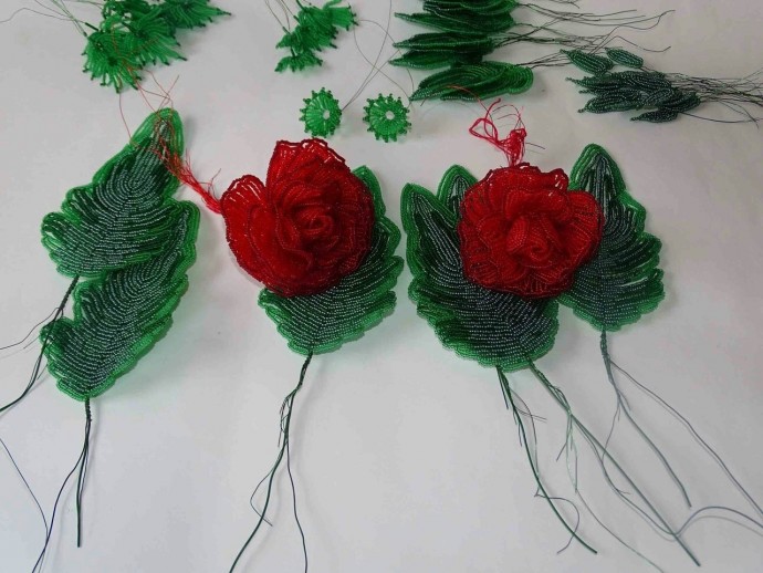 Цветочная композиция из бисера и рубки