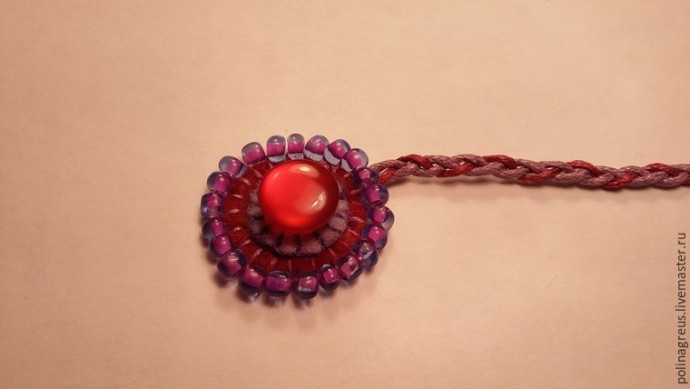 Этюд в малиновых тонах: фетровое колье