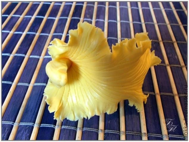 ​Тонировка цветов из полимерной глины масляными красками: часть 1