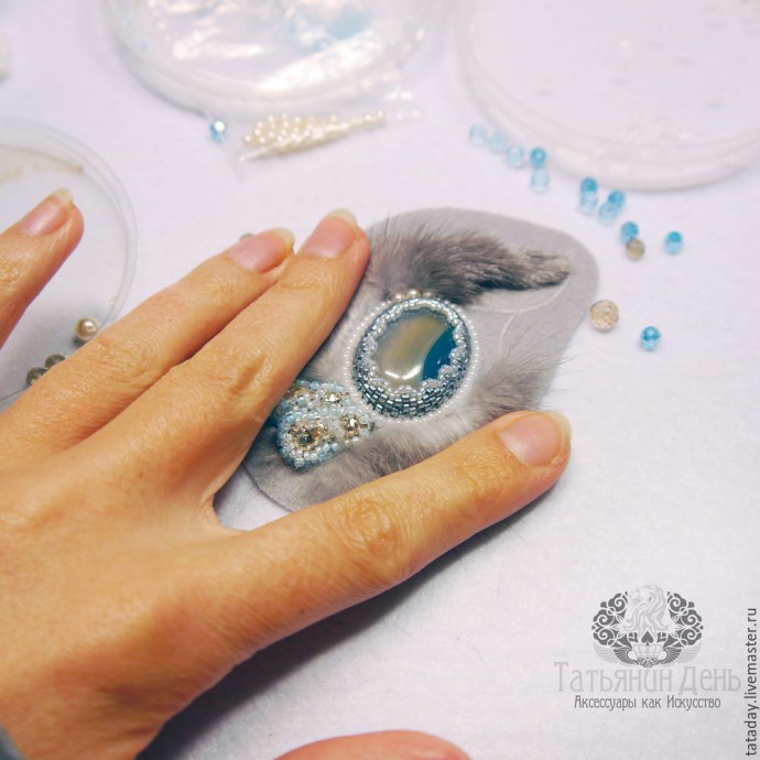 ​Создаем шикарную зимнюю брошь с мехом: часть 2