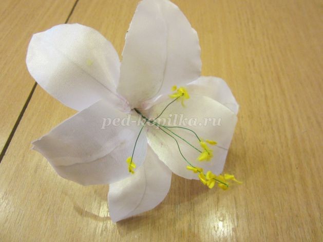 Цветок из ткани "Лилия": мастер-класс, часть 2 Цветок из ткани "Лилия": мастер-класс, часть 2