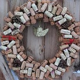 Делаем новогодний эко-венок из пробок