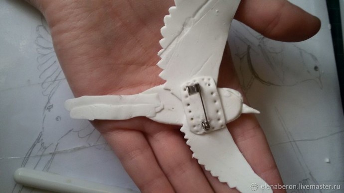 ​Мастерим голубую сороку из глины: часть 3