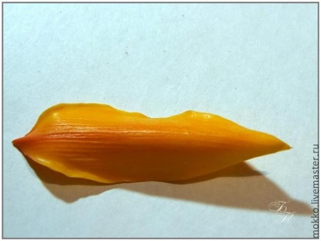 ​Тонировка цветов из полимерной глины масляными красками: часть 2