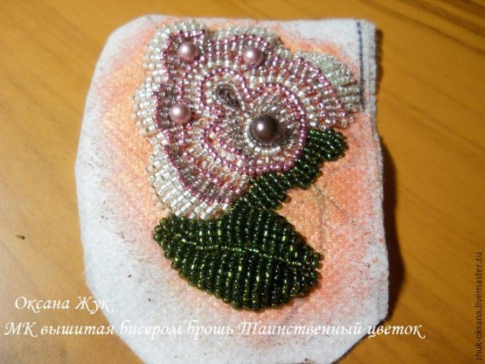 Вышитая бисером брошь "Таинственный цветок": часть 3 Вышитая бисером брошь "Таинственный цветок": часть 3