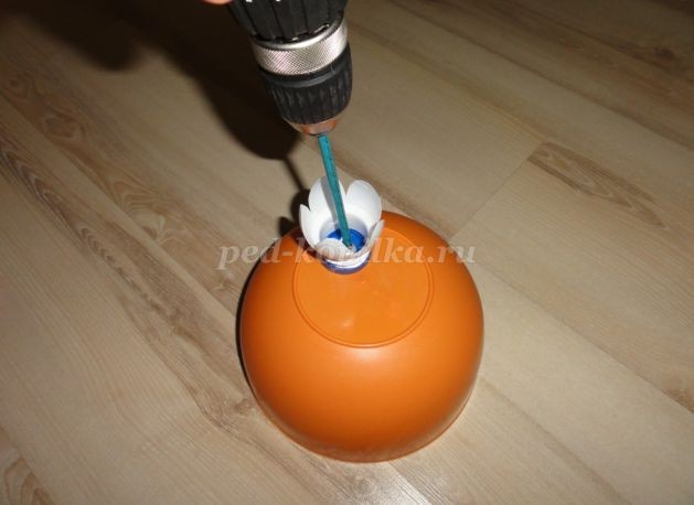 Корзина с цветами из бросового материала: часть 1