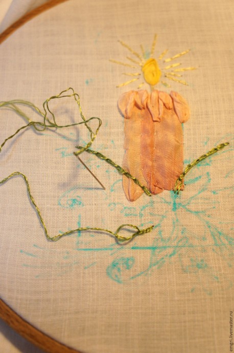 Вышиваем лентами композицию со свечой Вышиваем лентами композицию со свечой