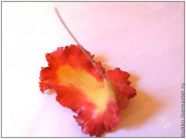 ​Тонировка цветов из полимерной глины масляными красками: часть 1