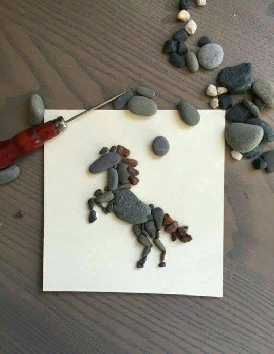 Лошадки из гальки и прочих камешков