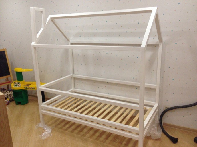 ​Самодельная детская кроватка