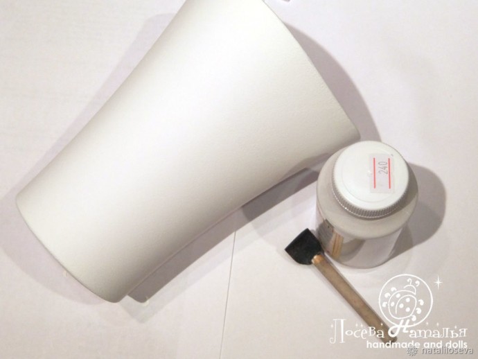 ​Декорируем пластиковую вазу имитацией фарфора и росписи