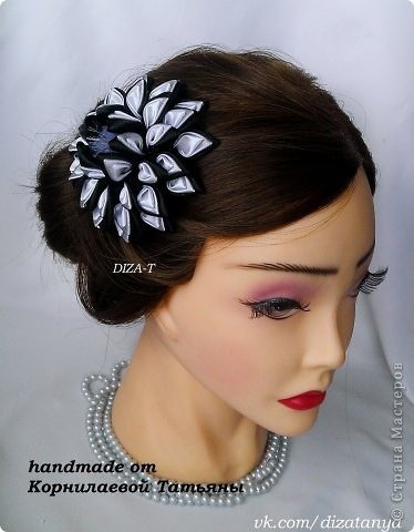 Георгин из атласных лент