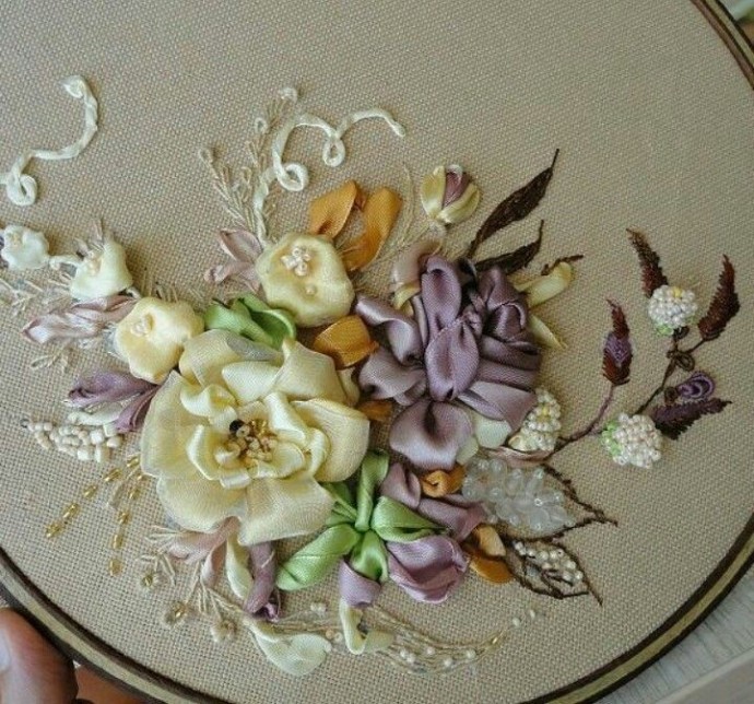 ​Изысканная вышивка лентами
