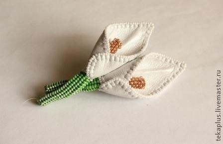 Мастерим заколочки для волос из бисера и кожи Мастерим заколочки для волос из бисера и кожи