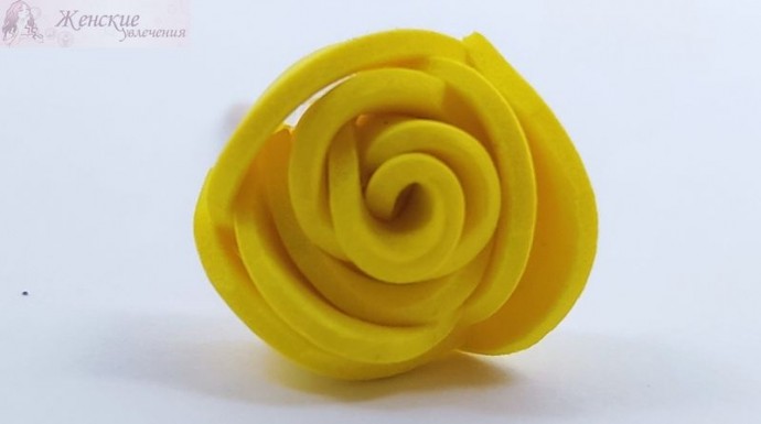 Очаровательные маленькие розочки из обрезков фоамирана для декора и аксессуаров Очаровательные маленькие розочки из обрезков фоамирана для декора и аксессуаров