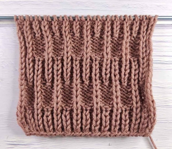 ​Необычная резинка спицами