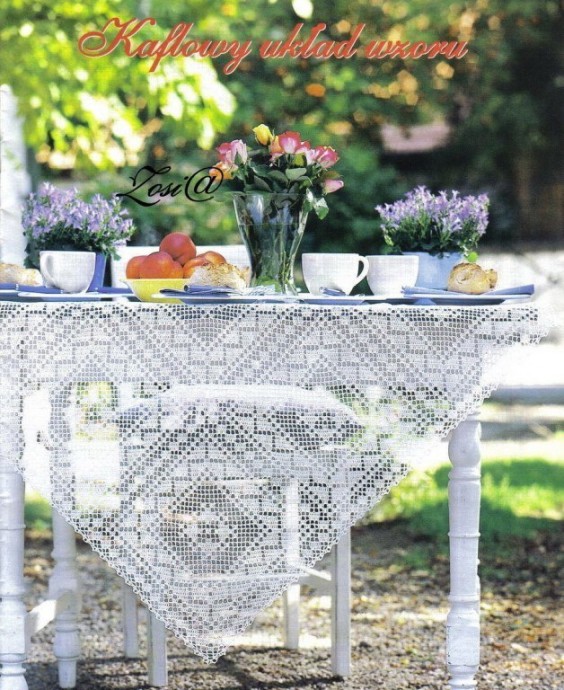 ​Ажурная вязаная скатерть