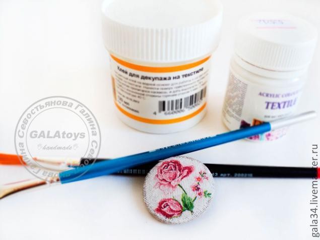 ​Броши из натурального льна и кружева, с элементами декупажа