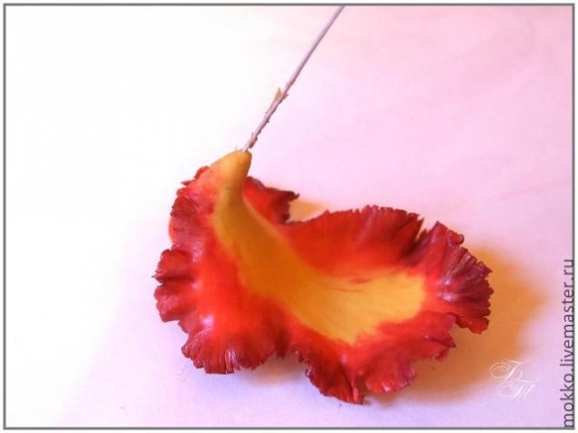 ​Тонировка цветов из полимерной глины масляными красками: часть 1